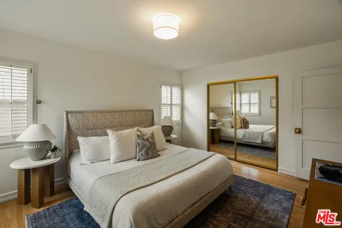 $1,249,000 | 5700 Fallsgrove Street, Los Angeles, CA 90016
