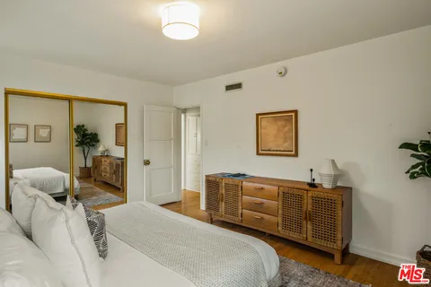 $1,249,000 | 5700 Fallsgrove Street, Los Angeles, CA 90016