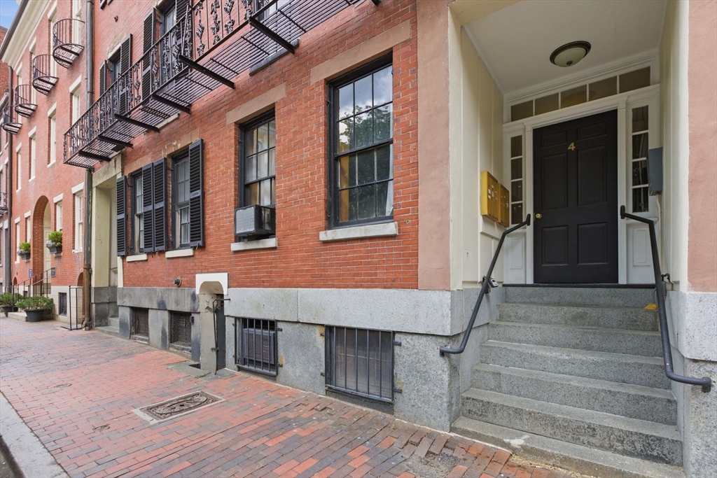 4 Derne Street, Unit 2 Boston, MA 02114 - Photo 23 of 32