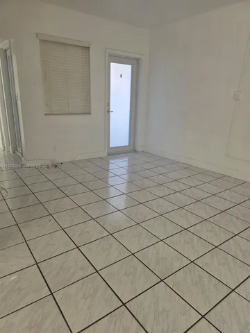 $1,950 | 7155 Rue Notre Dame, Unit 10, Miami Beach, FL 33141
