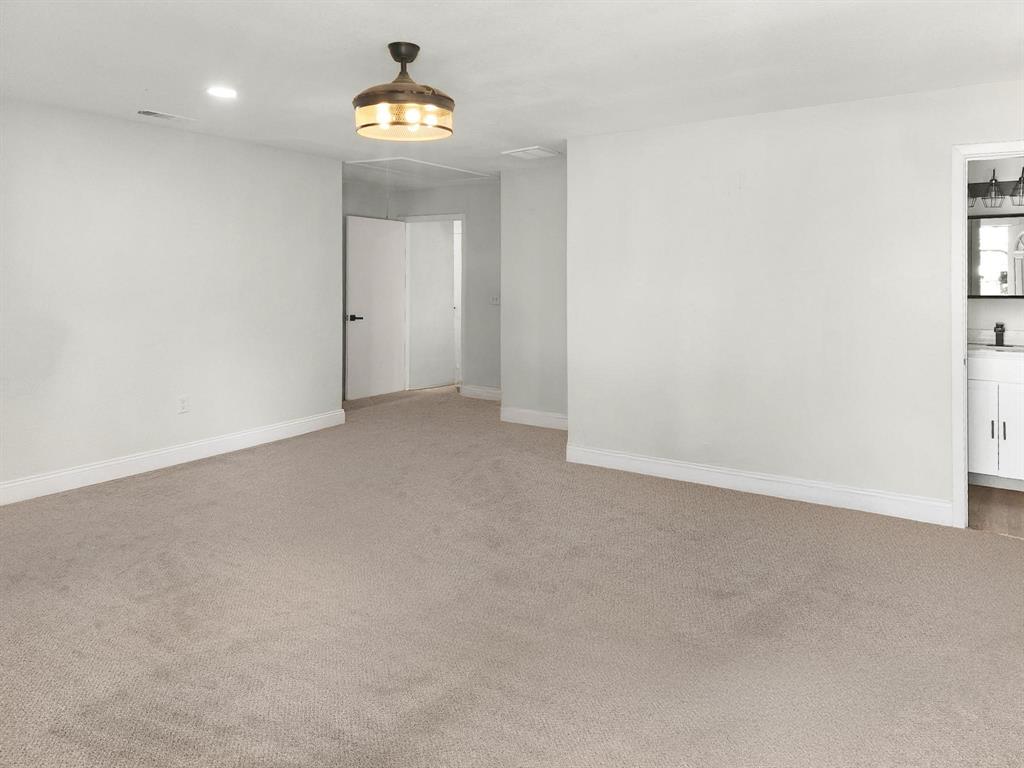 529 Celtic Road Howe, TX 75459 - Photo 14 of 16 an empty room with a bathroom