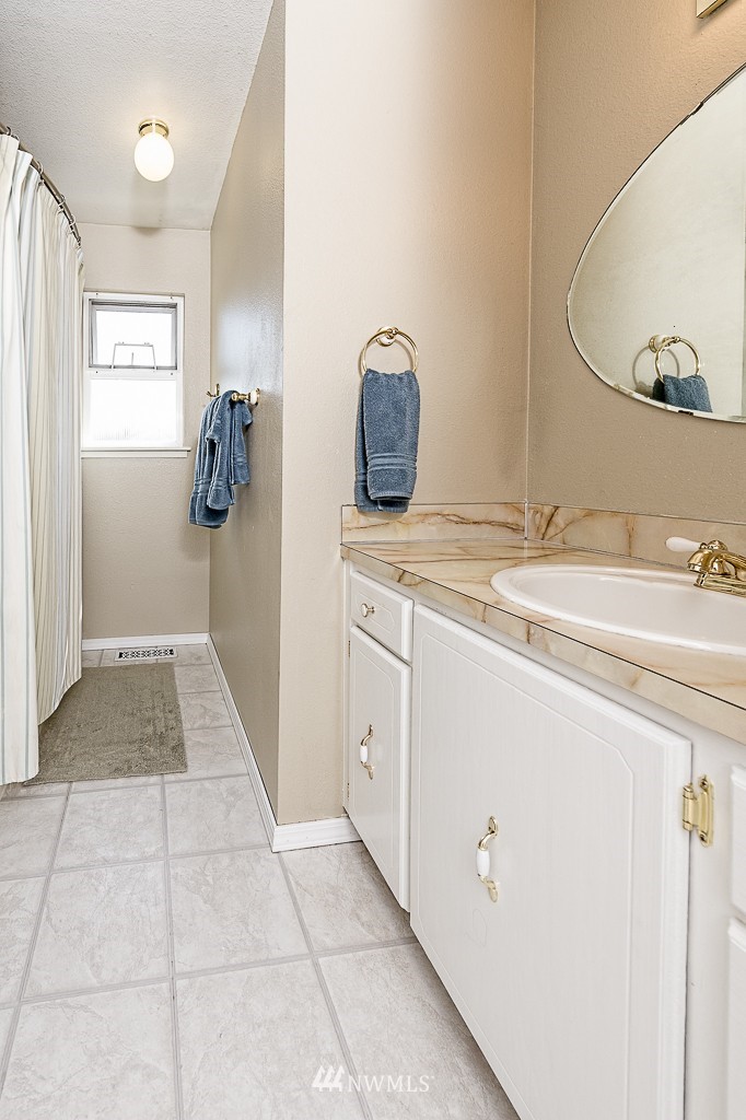 1223 204th Place Southeast Bothell, WA 98012 - Photo 13 of 20 Gallery Image 13