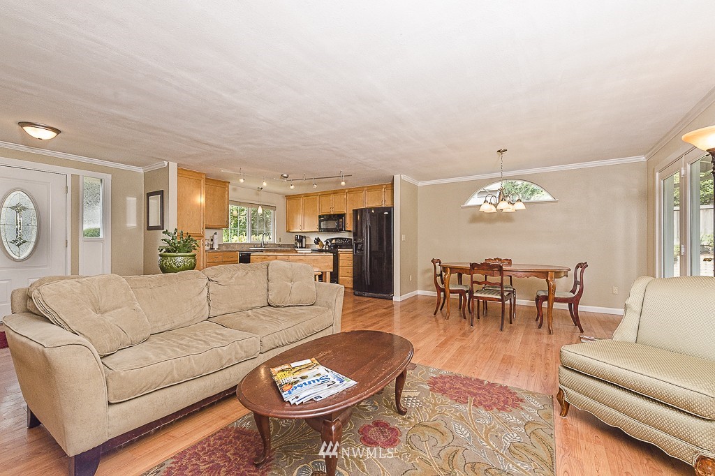 1223 204th Place Southeast Bothell, WA 98012 - Photo 4 of 20 Gallery Image 4