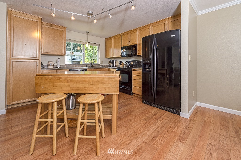 1223 204th Place Southeast Bothell, WA 98012 - Photo 5 of 20 Gallery Image 5