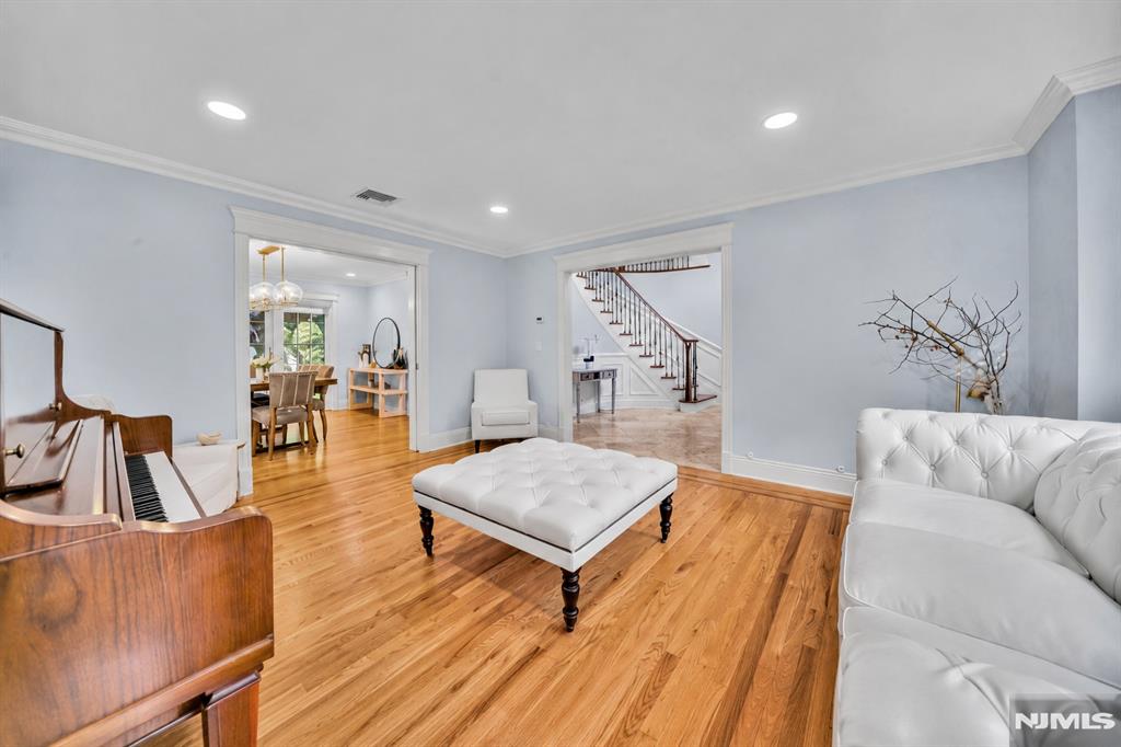 26 Devonshire Road Cresskill, NJ 07626 - Photo 7 of 47