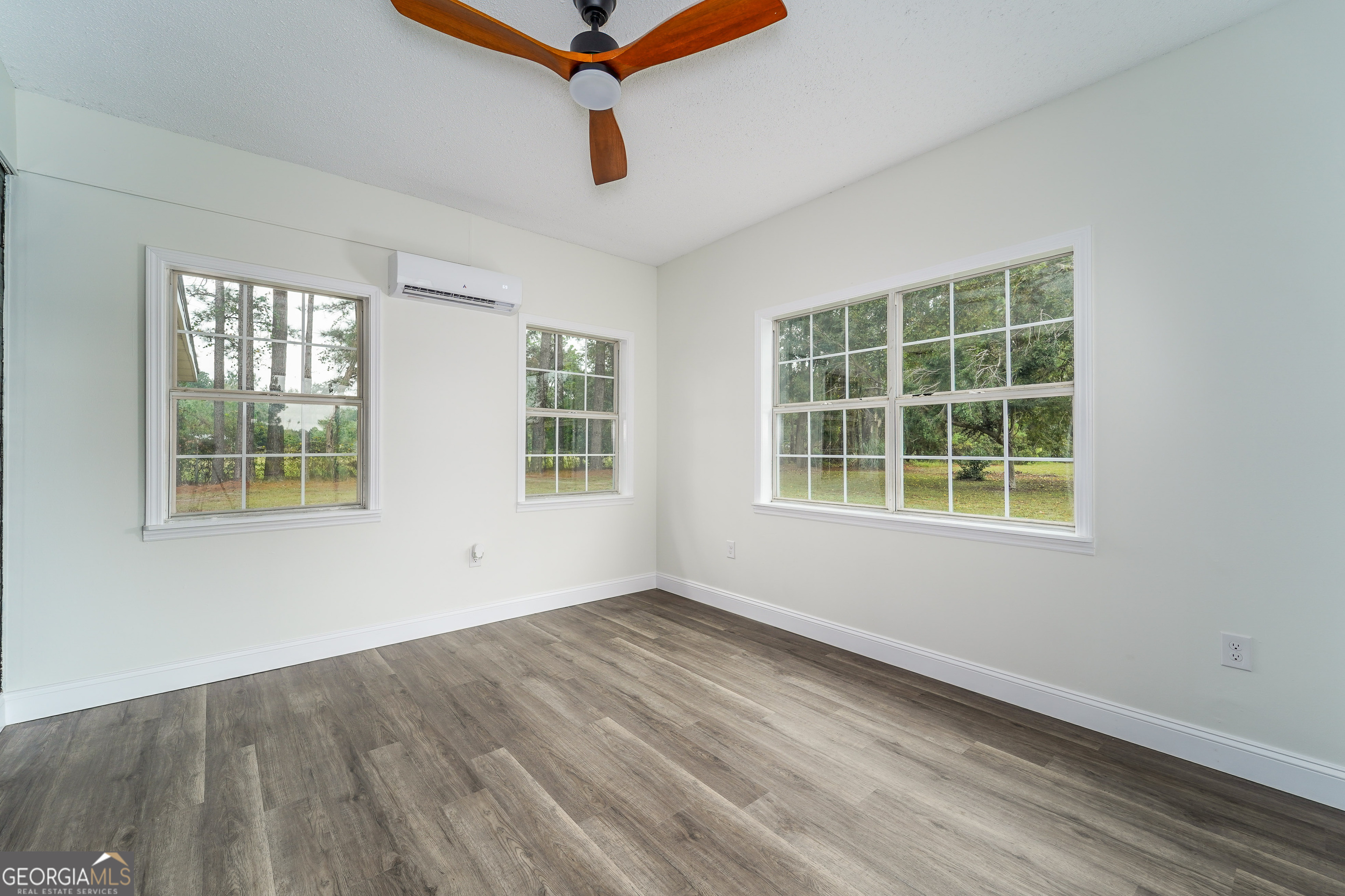 5406 Blue Spruce Road Blackshear, GA 31516 - Photo 25 of 28 an empty room with windows