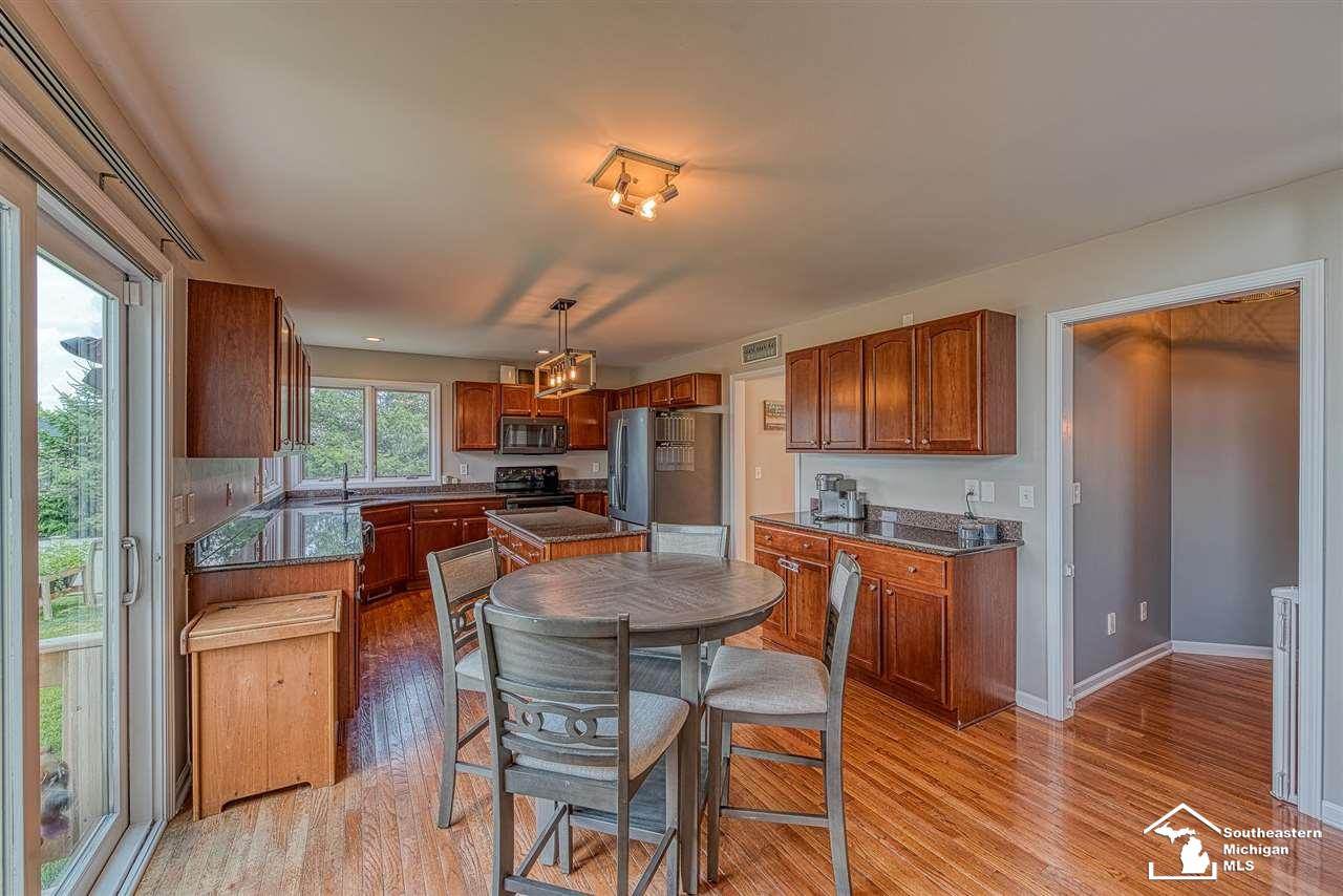 606 Ridge Point Drive Dundee, MI 48131 - Photo 3 of 43