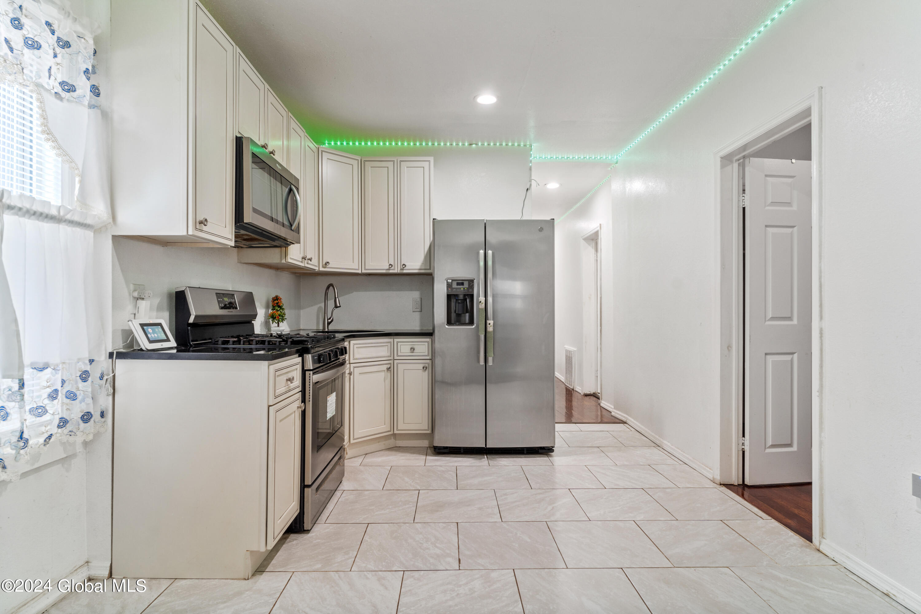 1301 3rd Avenue Schenectady, NY 12303 - Photo 27 of 38 33-1301 3RD AVE-4