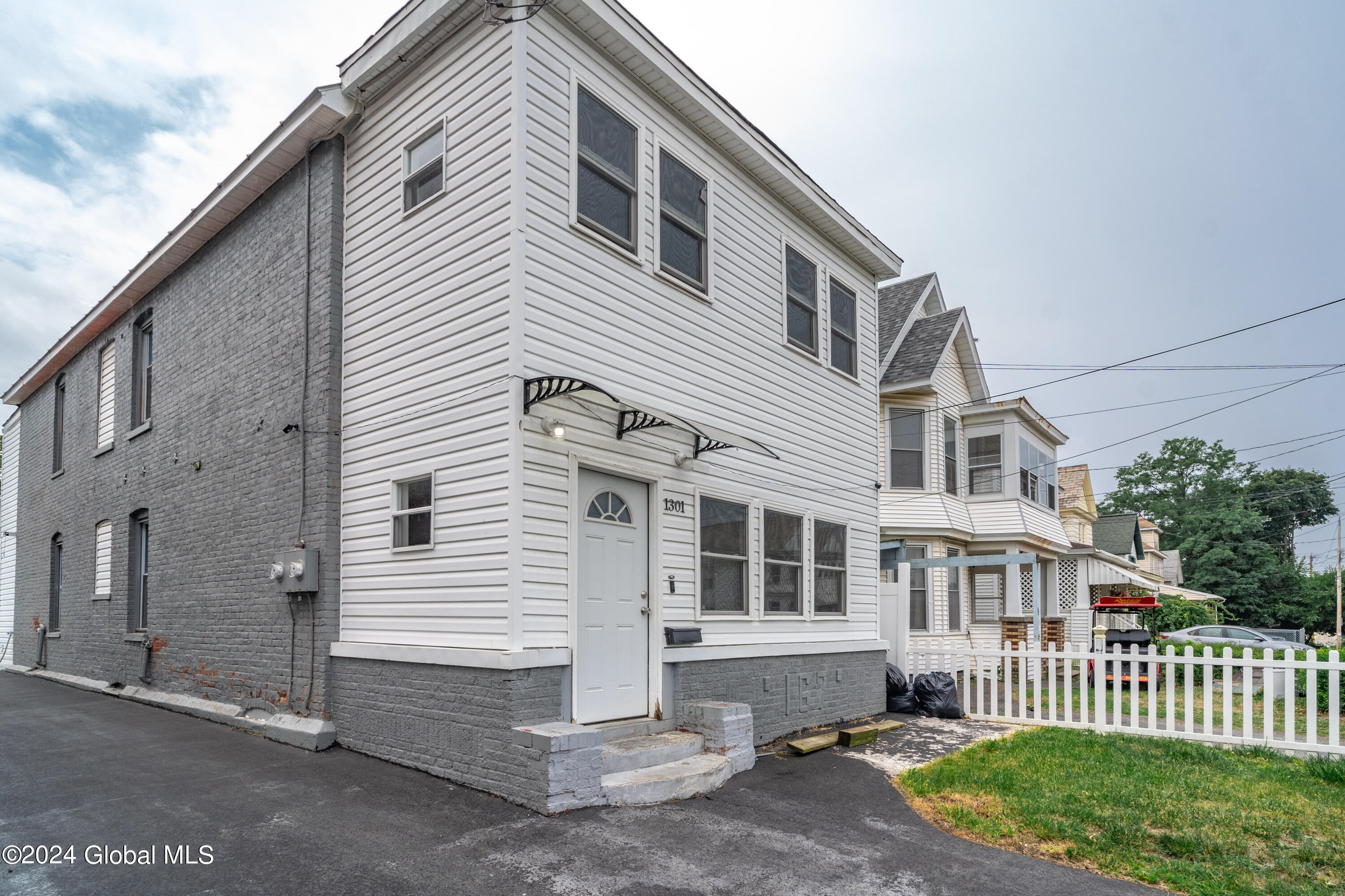 1301 3rd Avenue Schenectady, NY 12303 - Photo 3 of 38 27-1301 3RD AVE-33
