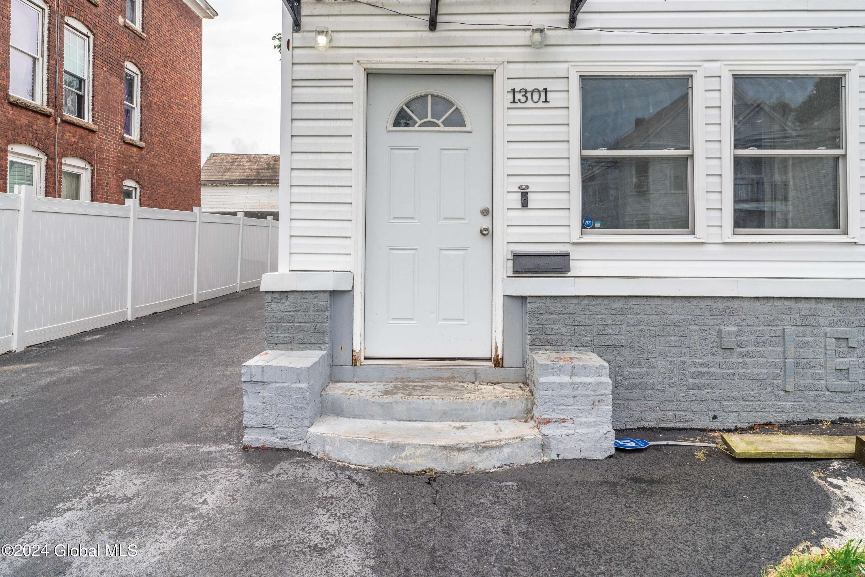 1301 3rd Avenue Schenectady, NY 12303 - Photo 4 of 38 29-1301 3RD AVE-35