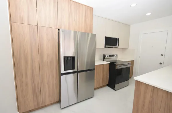 $2,000 | 3550 Northwest 8th Avenue, Unit 810, Pompano Beach, FL 33064