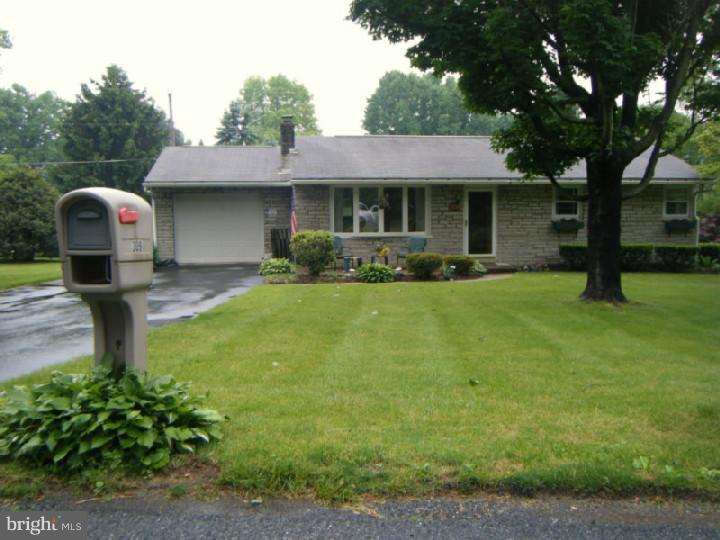 309 Sunshine Road Reading, PA 19601 - Photo 2 of 8