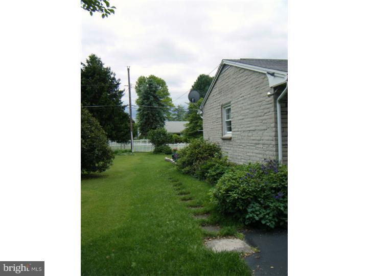 309 Sunshine Road Reading, PA 19601 - Photo 3 of 8