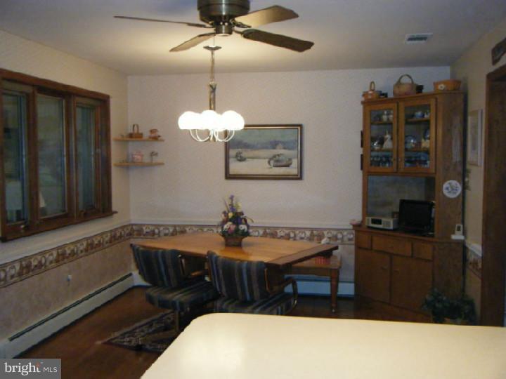 309 Sunshine Road Reading, PA 19601 - Photo 5 of 8