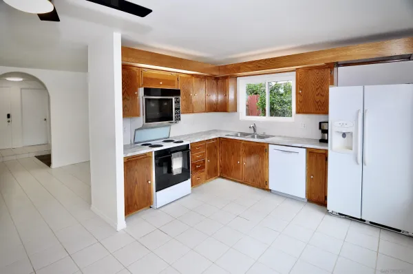 $3,900 | 14051 Hermosillo Way, Poway, CA 92064