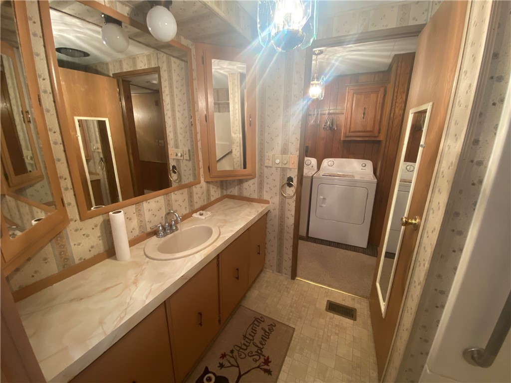 75 Bayview Park Middletown, RI 02842 - Photo 23 of 24 Bathroom