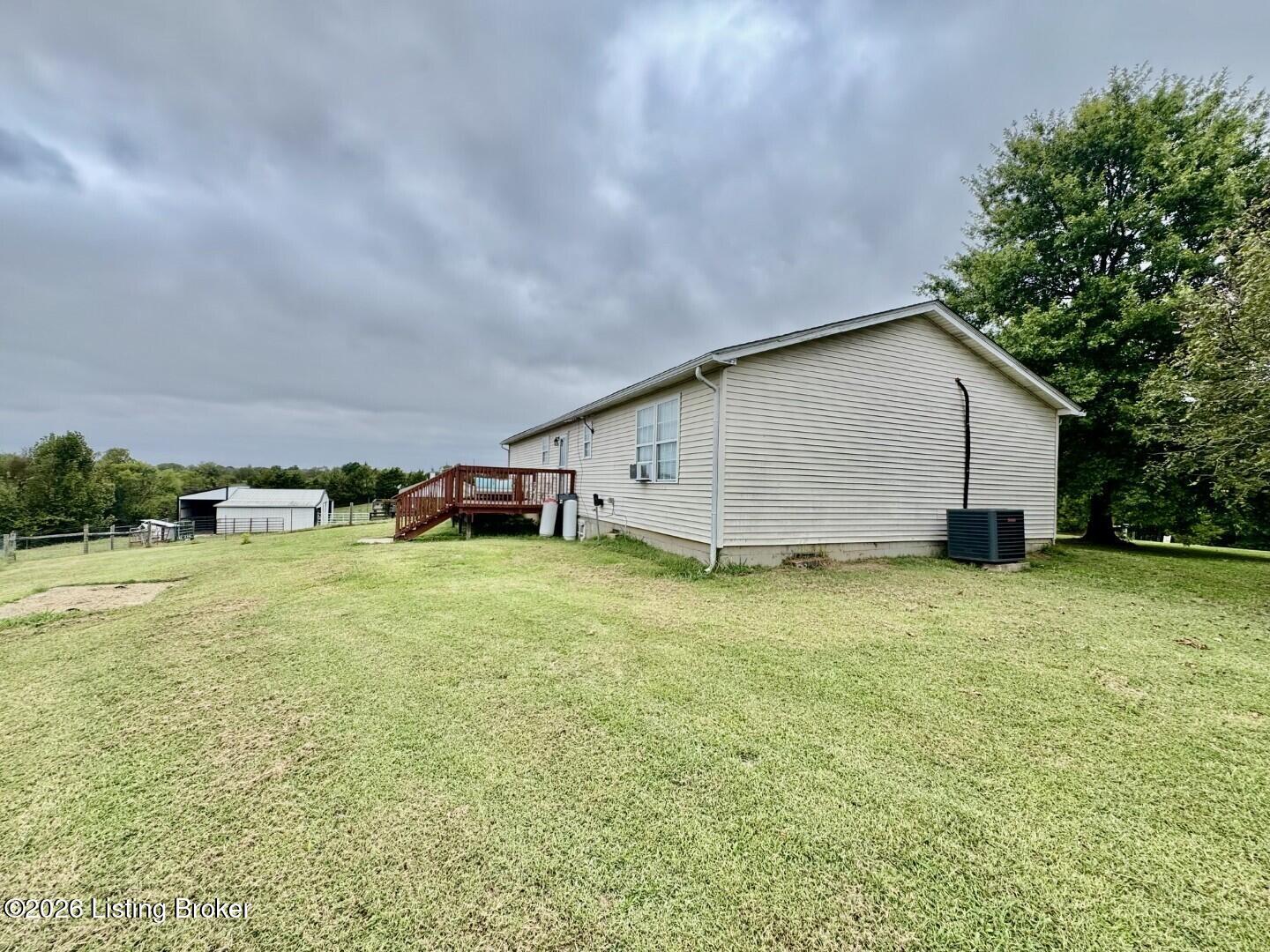 136 Haydon Lane Springfield, KY 40069 - Photo 21 of 30 021_Side View
