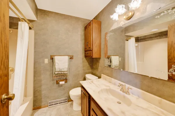 $369,000 | 15011 Dublin Road, Darlington, WI 53530