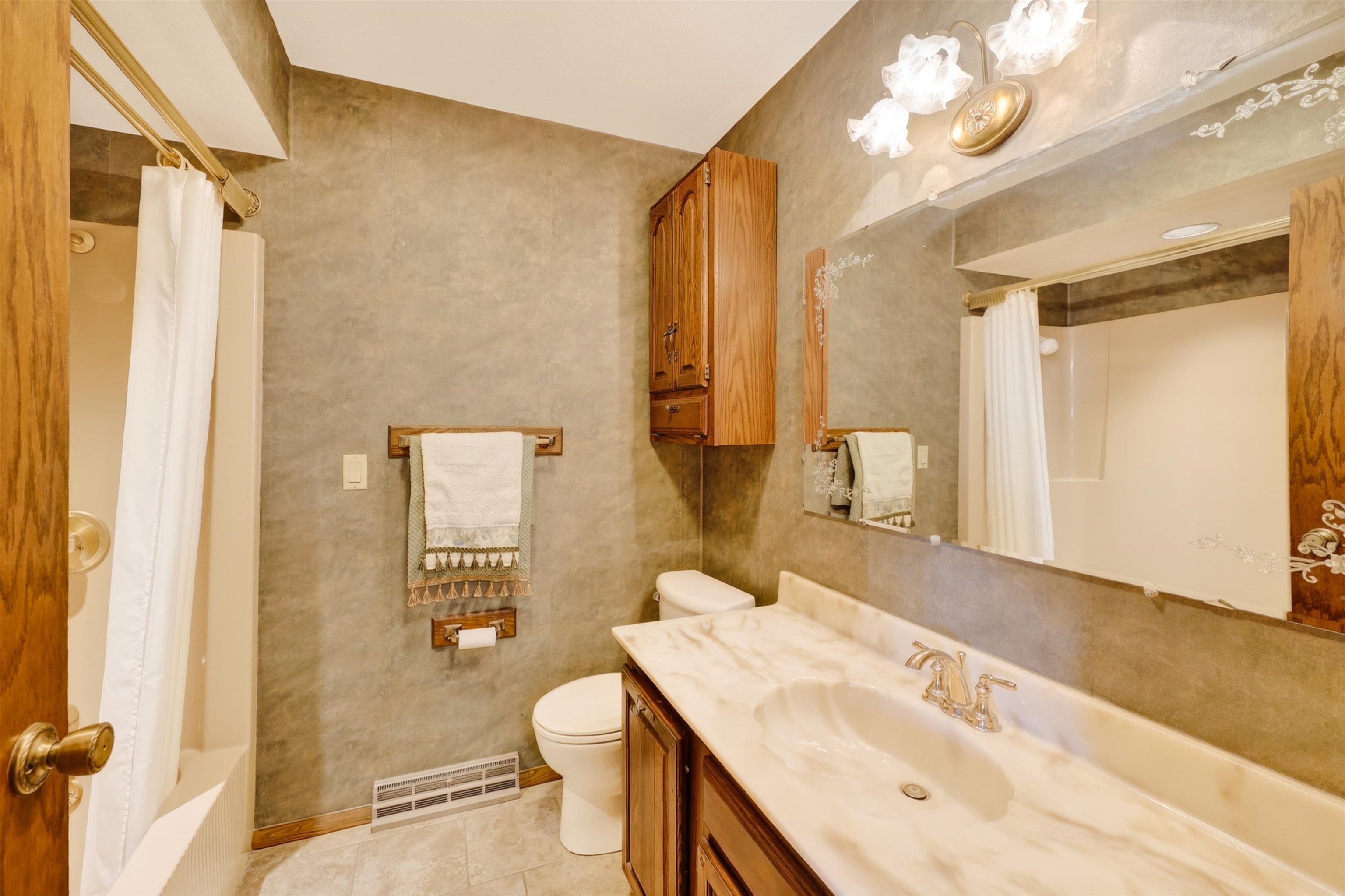 15011 Dublin Road Darlington, WI 53530 - Photo 18 of 71