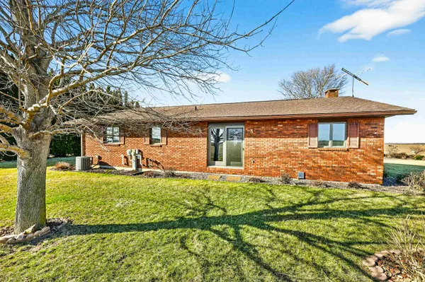 $369,000 | 15011 Dublin Road, Darlington, WI 53530