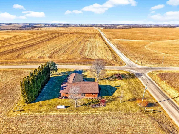 $389,900 | 15011 Dublin Road, Darlington, WI 53530