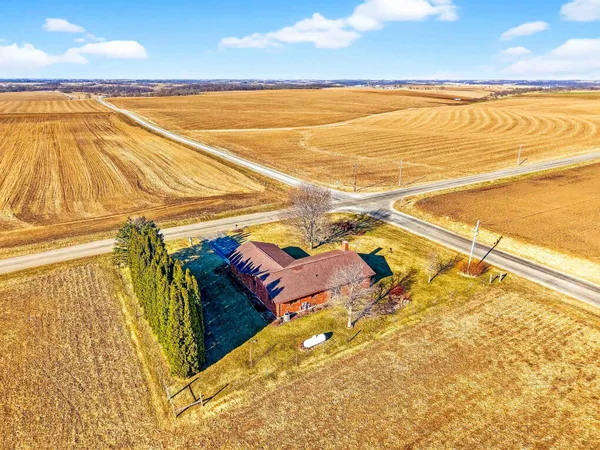 $369,000 | 15011 Dublin Road, Darlington, WI 53530