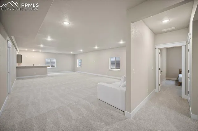 a view of a big room with closet and windows