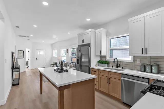 $698,000 | 2912 East 22nd Street, Oakland, CA 94601