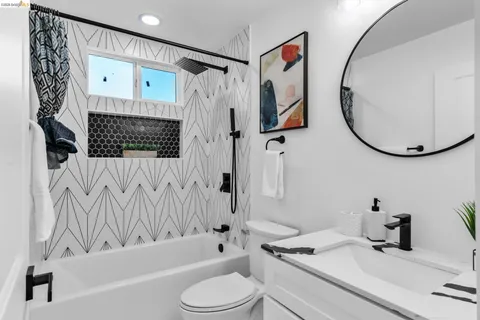 $698,000 | 2912 East 22nd Street, Oakland, CA 94601