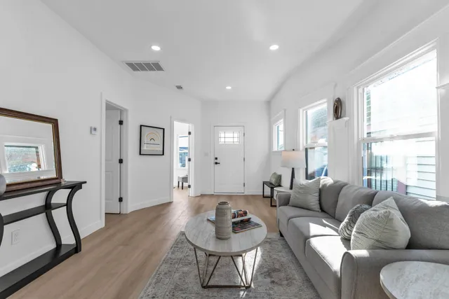 $698,000 | 2912 East 22nd Street, Oakland, CA 94601