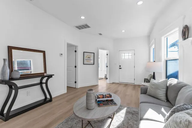 $698,000 | 2912 East 22nd Street, Oakland, CA 94601