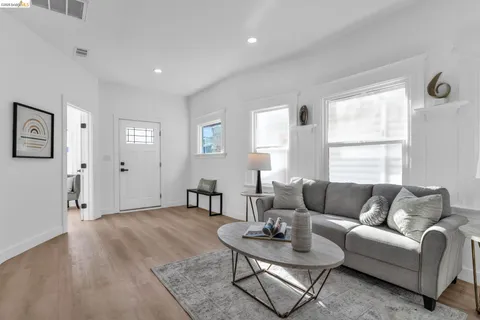 $698,000 | 2912 East 22nd Street, Oakland, CA 94601