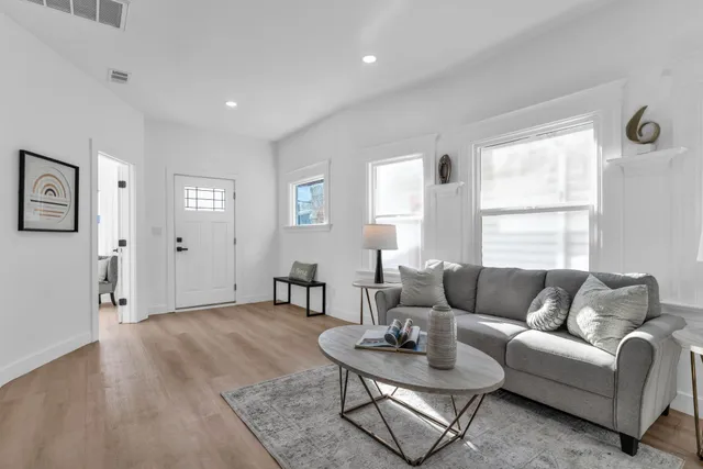 $698,000 | 2912 East 22nd Street, Oakland, CA 94601