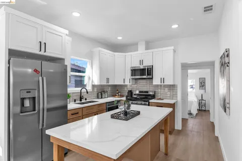 $698,000 | 2912 East 22nd Street, Oakland, CA 94601