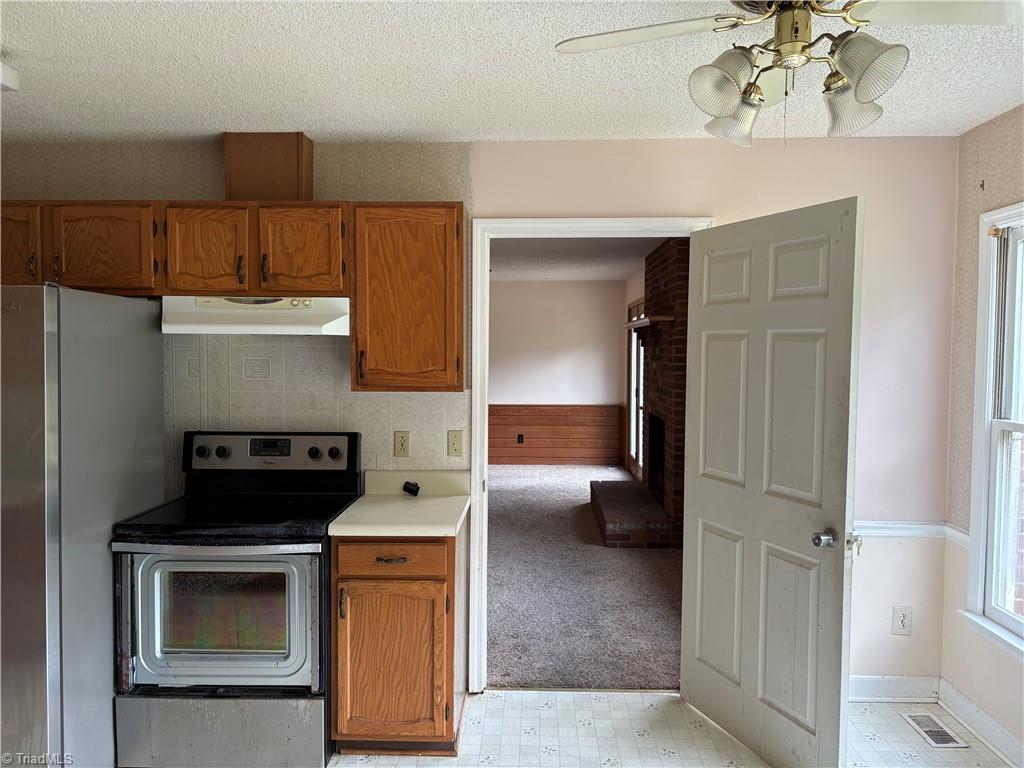 4445 Mecum Road Walkertown, NC 27051 - Photo 16 of 34 Kitchen/breakfast nook.7