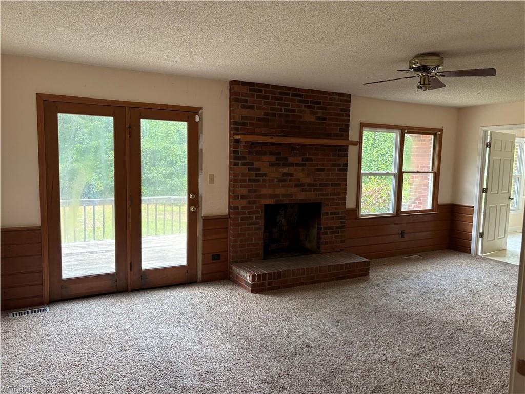 4445 Mecum Road Walkertown, NC 27051 - Photo 19 of 34 Living room