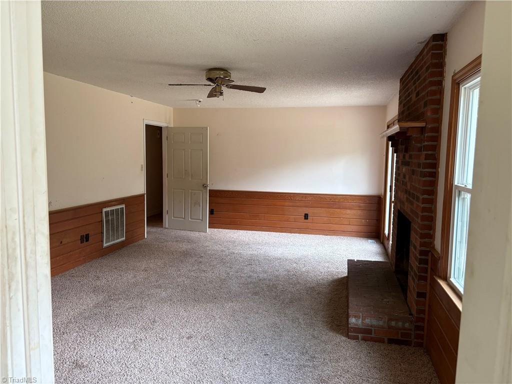 4445 Mecum Road Walkertown, NC 27051 - Photo 20 of 34 Living Room