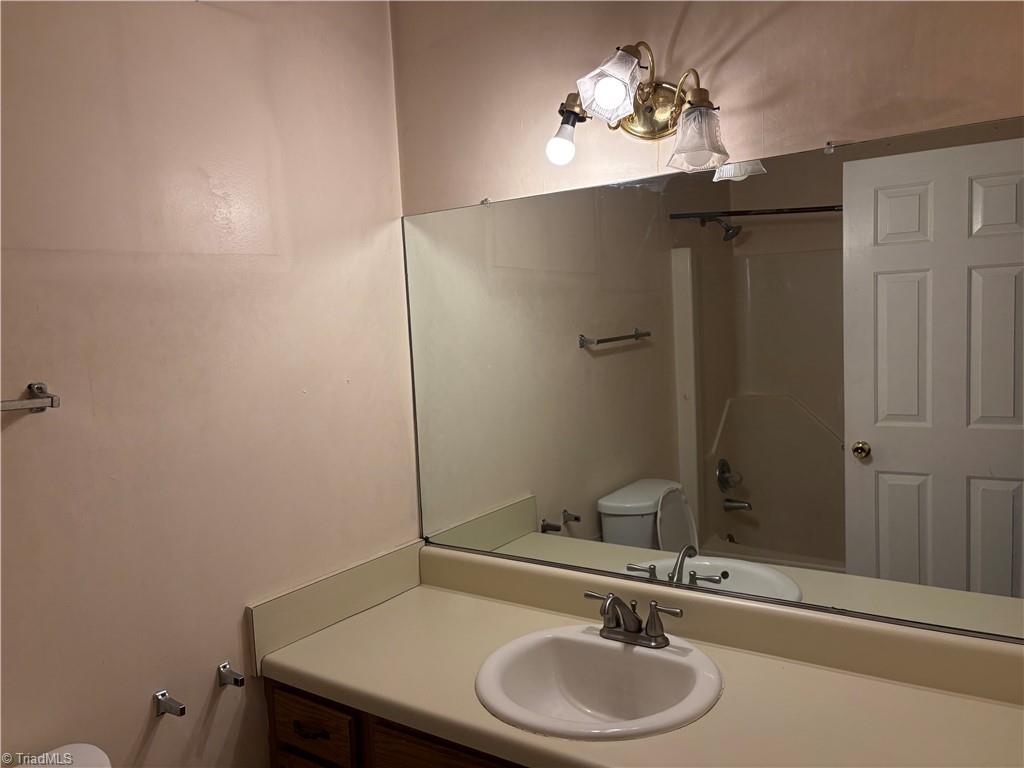 4445 Mecum Road Walkertown, NC 27051 - Photo 28 of 34 Hallway bath