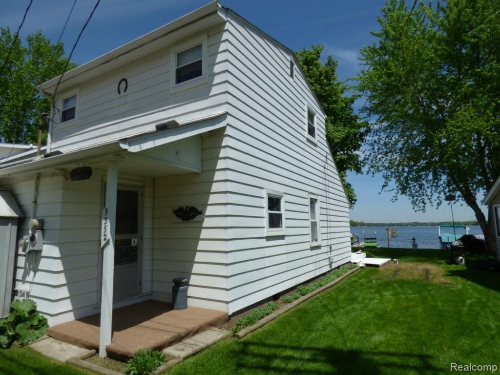 9352 Dexter-Pinckney Road Pinckney, MI 48169 - Photo 22 of 27 21 SIDE VIEW.jpg