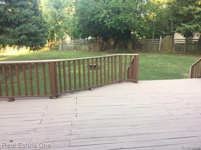 1857 Henbert Road West Bloomfield, MI 48324 - Photo 3 of 17 IMG_6893.JPG