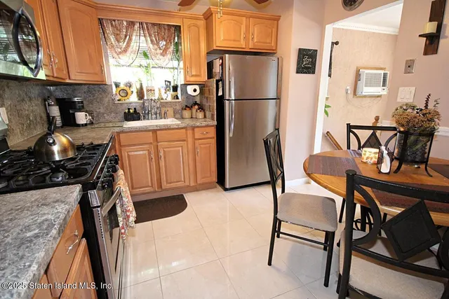 $888,000 | 3 Gold Avenue | Greenridge