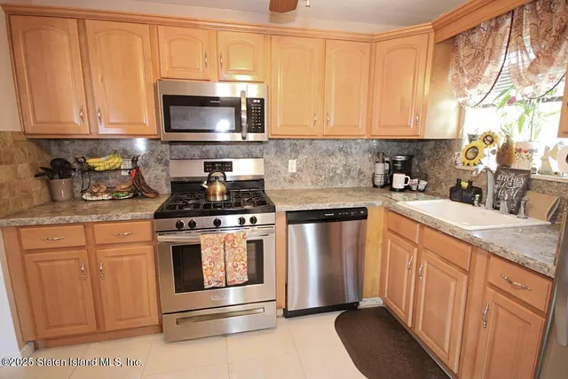 $888,000 | 3 Gold Avenue | Greenridge