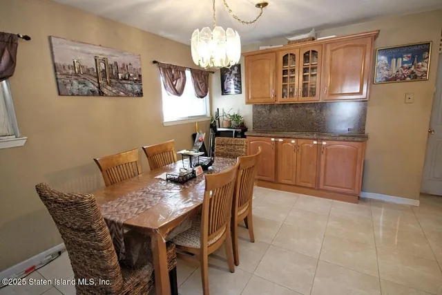 $888,000 | 3 Gold Avenue | Greenridge