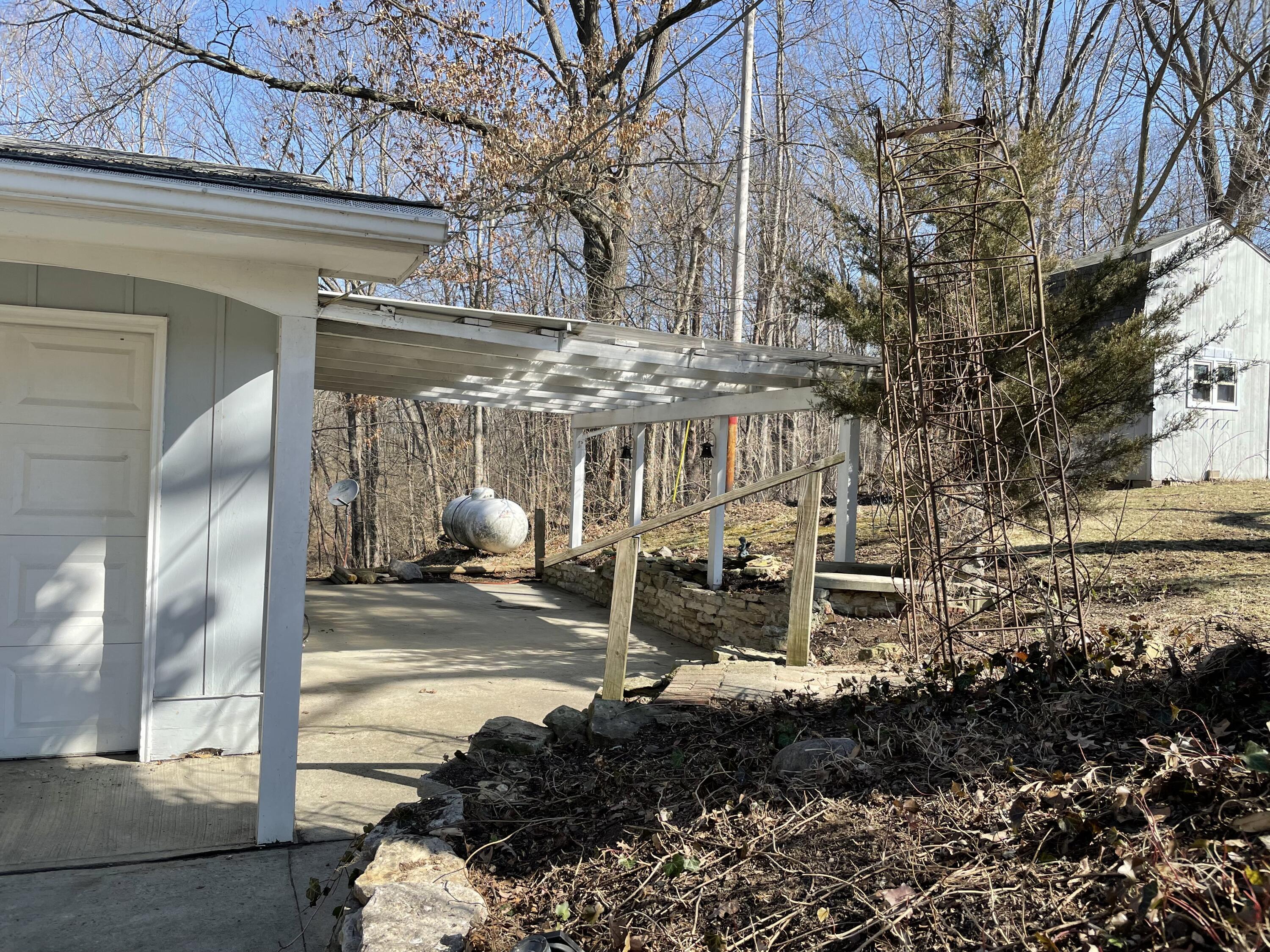 33 Main Road Delaware, OH 43015 - Photo 2 of 30 Covered side patio