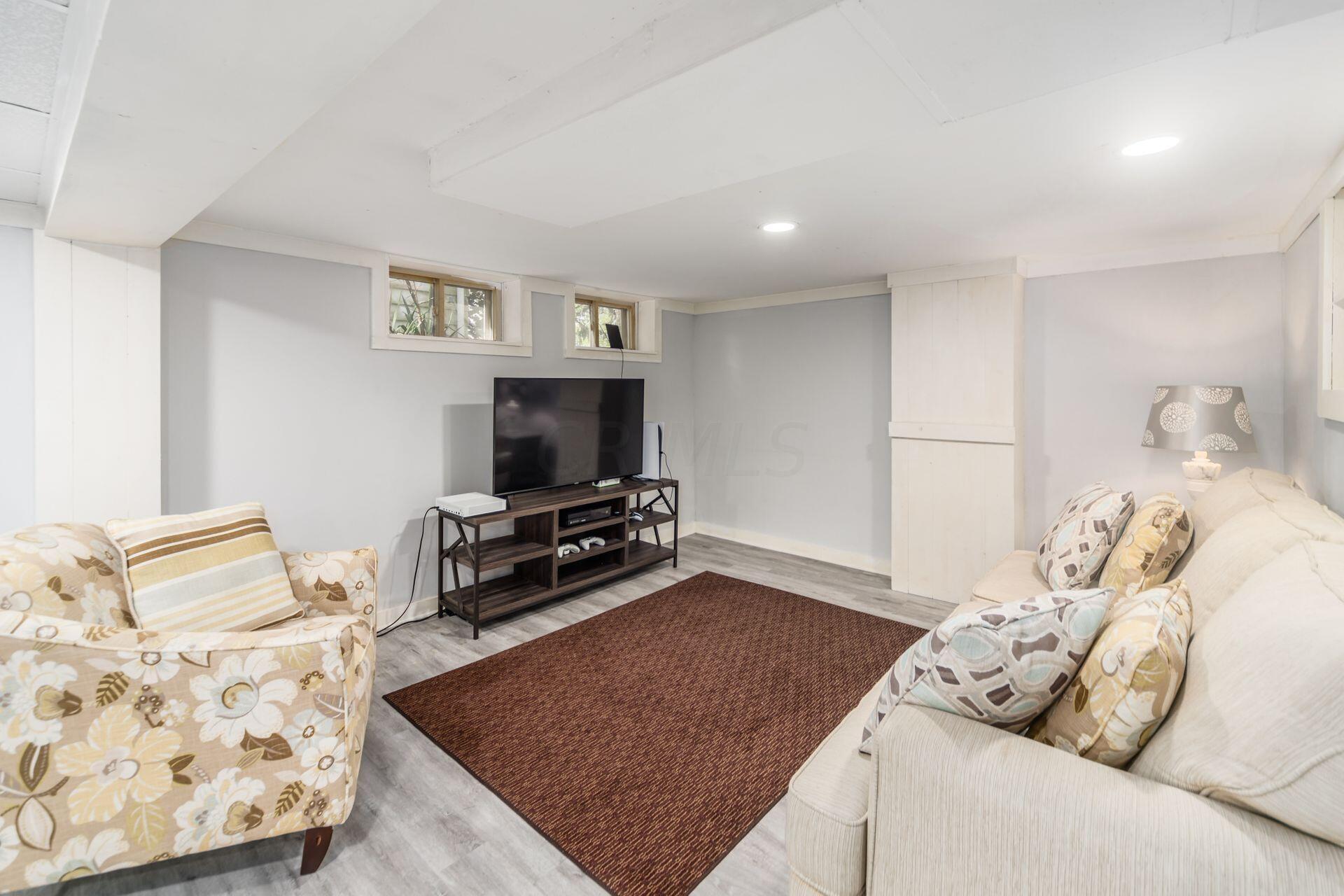 876 South Chesterfield Road Columbus, OH 43209 - Photo 26 of 43 029_f_Y S Chesterfield Rd-073