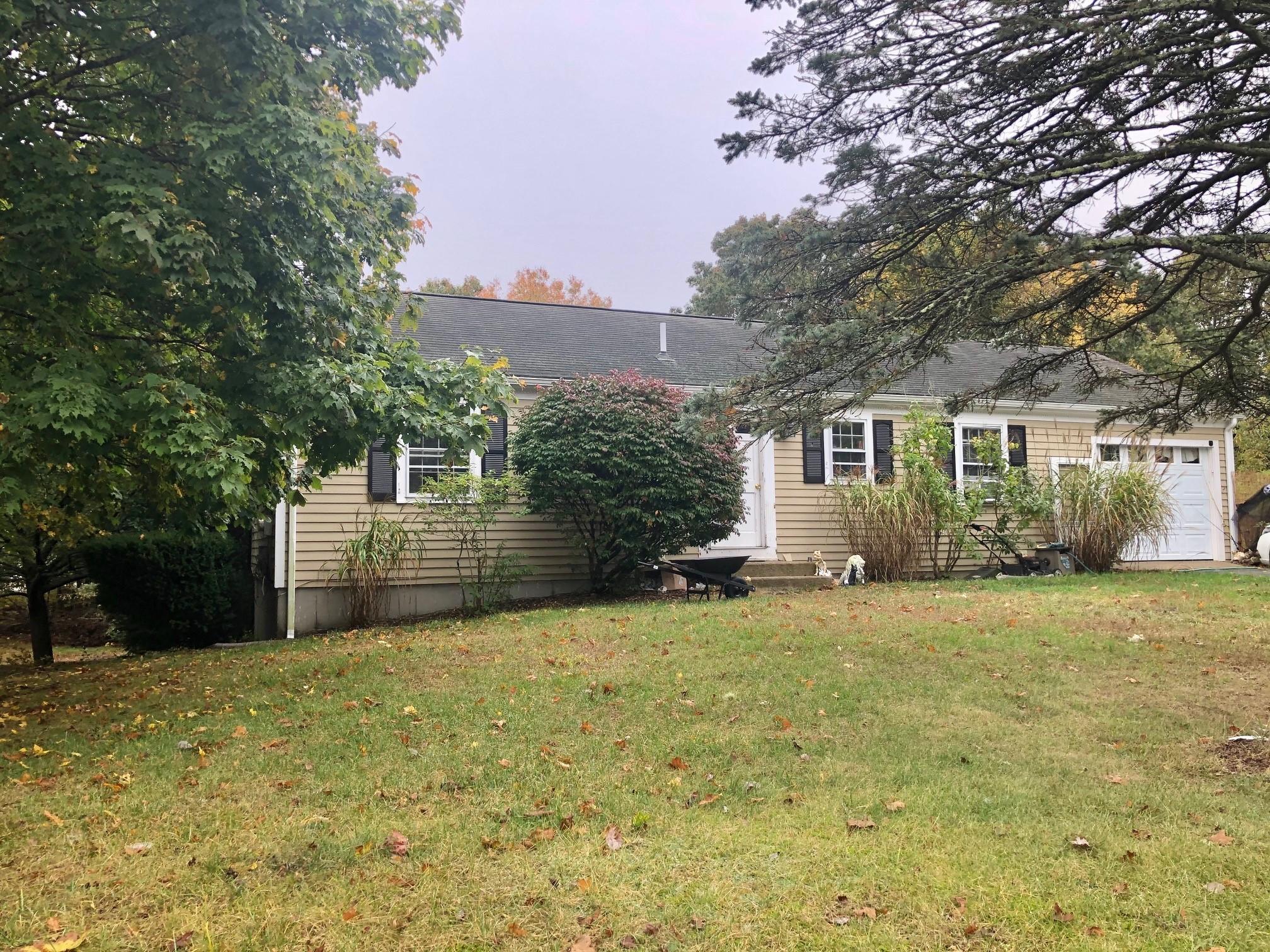 a view of a house with a yard and garage
