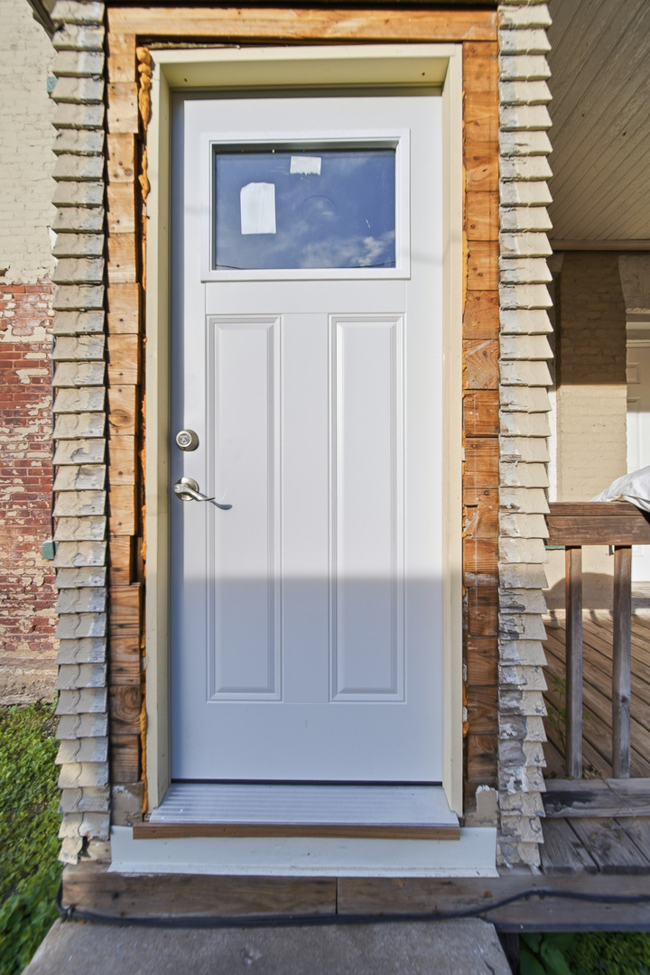 305 Monroe Avenue Dixon, IL 61021 - Photo 20 of 36 a view of entrance
