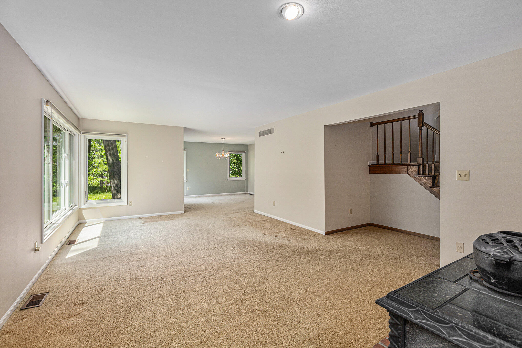 4551 North Maple Road Ann Arbor, MI 48105 - Photo 8 of 44 Living Room