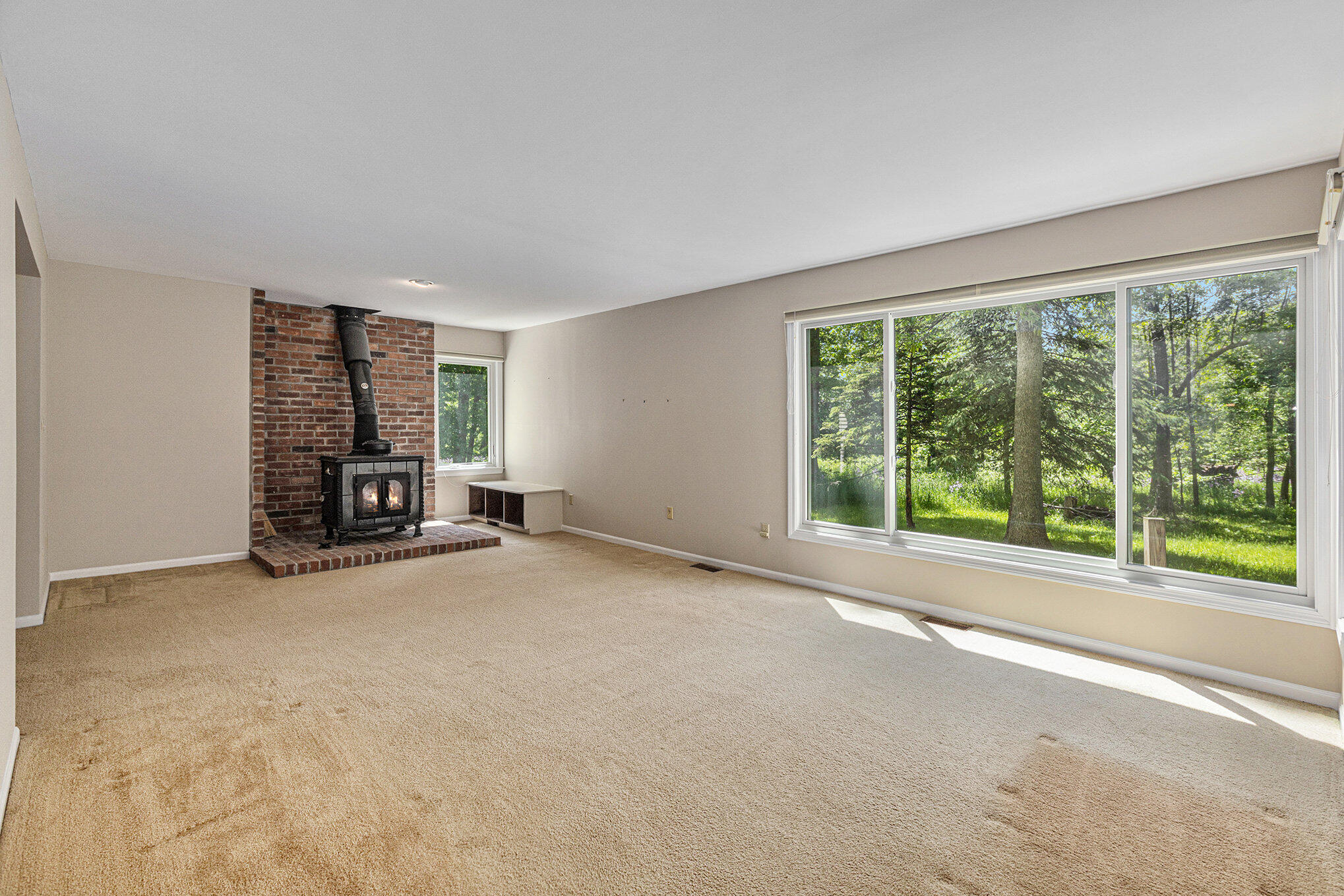 4551 North Maple Road Ann Arbor, MI 48105 - Photo 10 of 44 Living Room