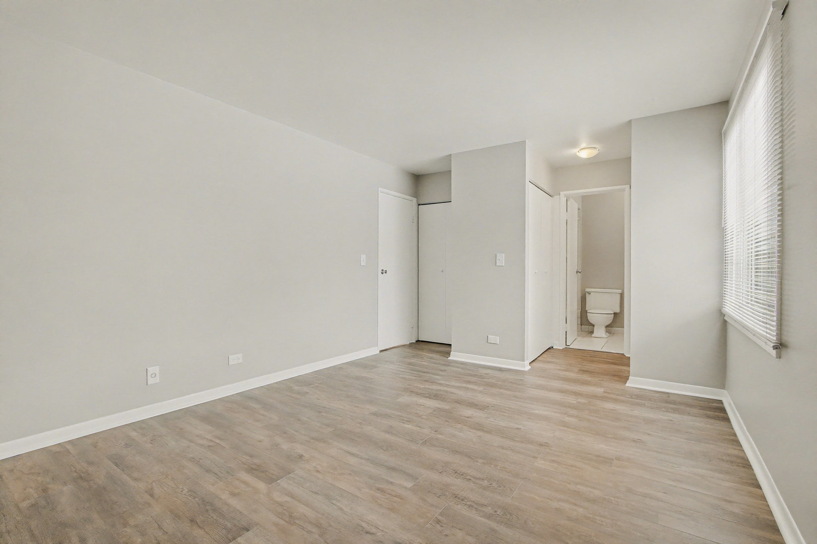 2932 Roberts Drive, Unit 7 Woodridge, IL 60517 - Photo 13 of 28 a view of an empty room